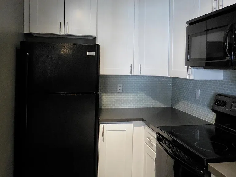 3250 Ashford St #E — Photo 4