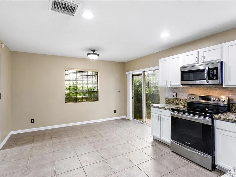 1533 Rialto Dr — Photo 2