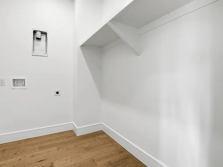 Luxury New Construction Rental Near Starland, SCAD & Ardsley Park with Garage and Private Courtyard — Photo 46
