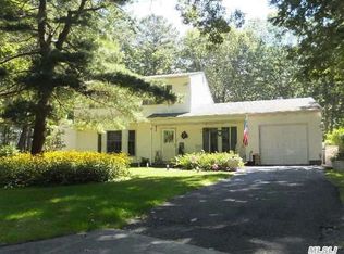 8 Ross Ct, Manorville, NY 11949