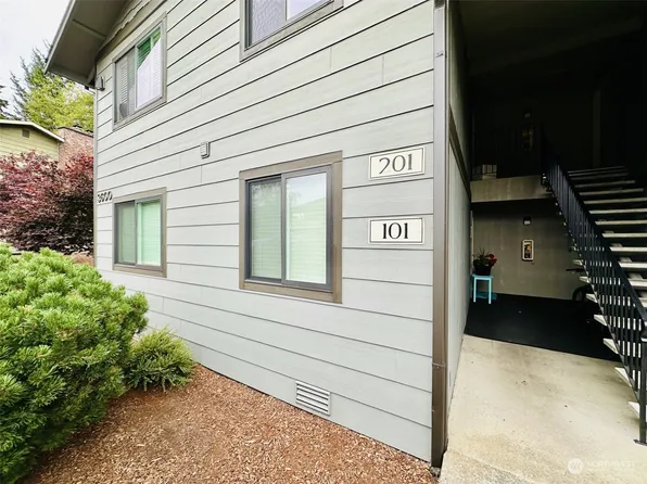 3600 Narrows View Lane NE #101, Bremerton, WA 98310
