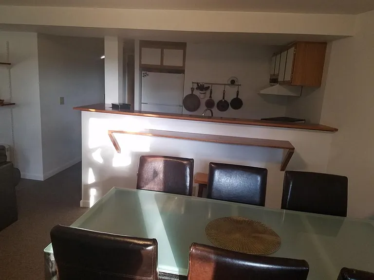 904 E State St — Photo 10