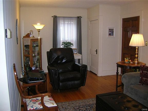 4th image of 153 Kenwood Ave