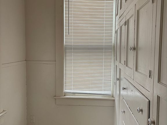 4th image of 820 W Virginia St #A