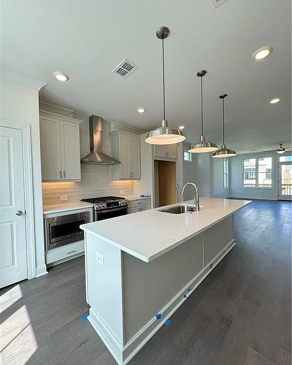 1112 Larkin Dr