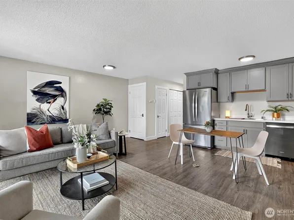 25004 Lake Fenwick Road S #33, Kent, WA 98032
