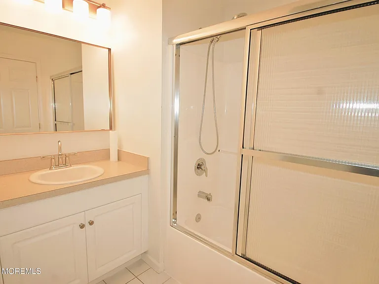 574 Beachway Ave #7 — Photo 16