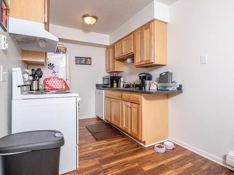 102 Oak Blvd #106 — Photo 2