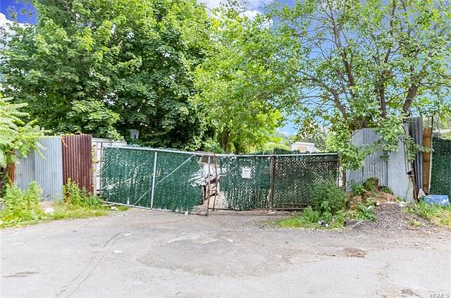1st image of 2559 Flint Ave
