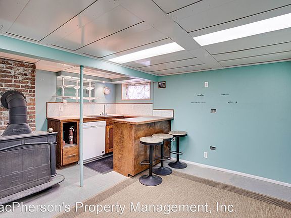 3rd image of 1119 Lombard Ave