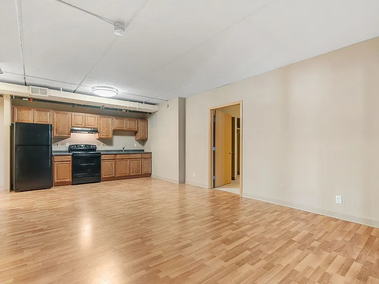 E Street Flats - Student Housing — Photo 86