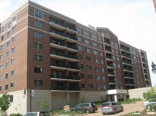 770 Pearson St #2-604, Des Plaines, IL 60016