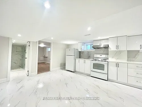 4 Sutherland Ave #BASEMENT Photo 1