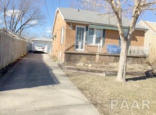 15049 N River Beach Dr, Chillicothe, IL 61523