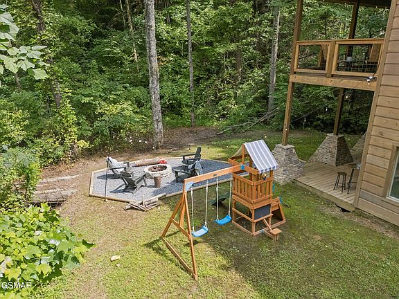 2nd image of 1615 Bear Valley Rd