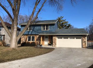 2241 Camelot Ct, Altoona, IA 50009