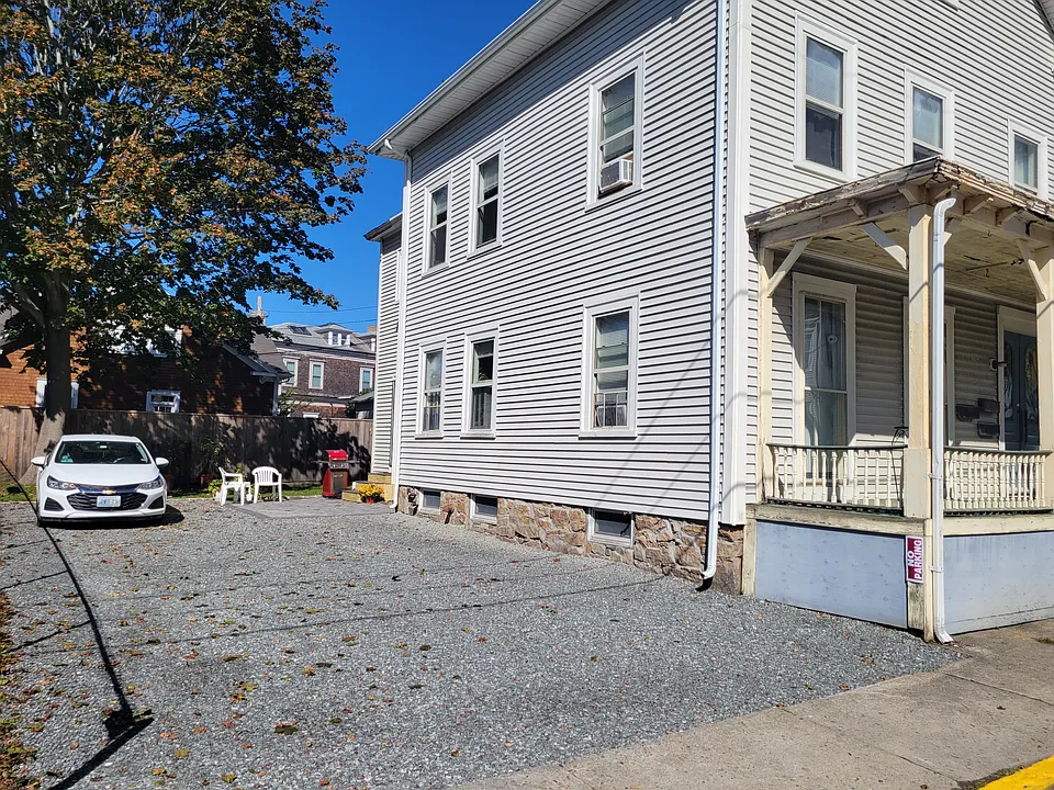 12 Tyler St #1