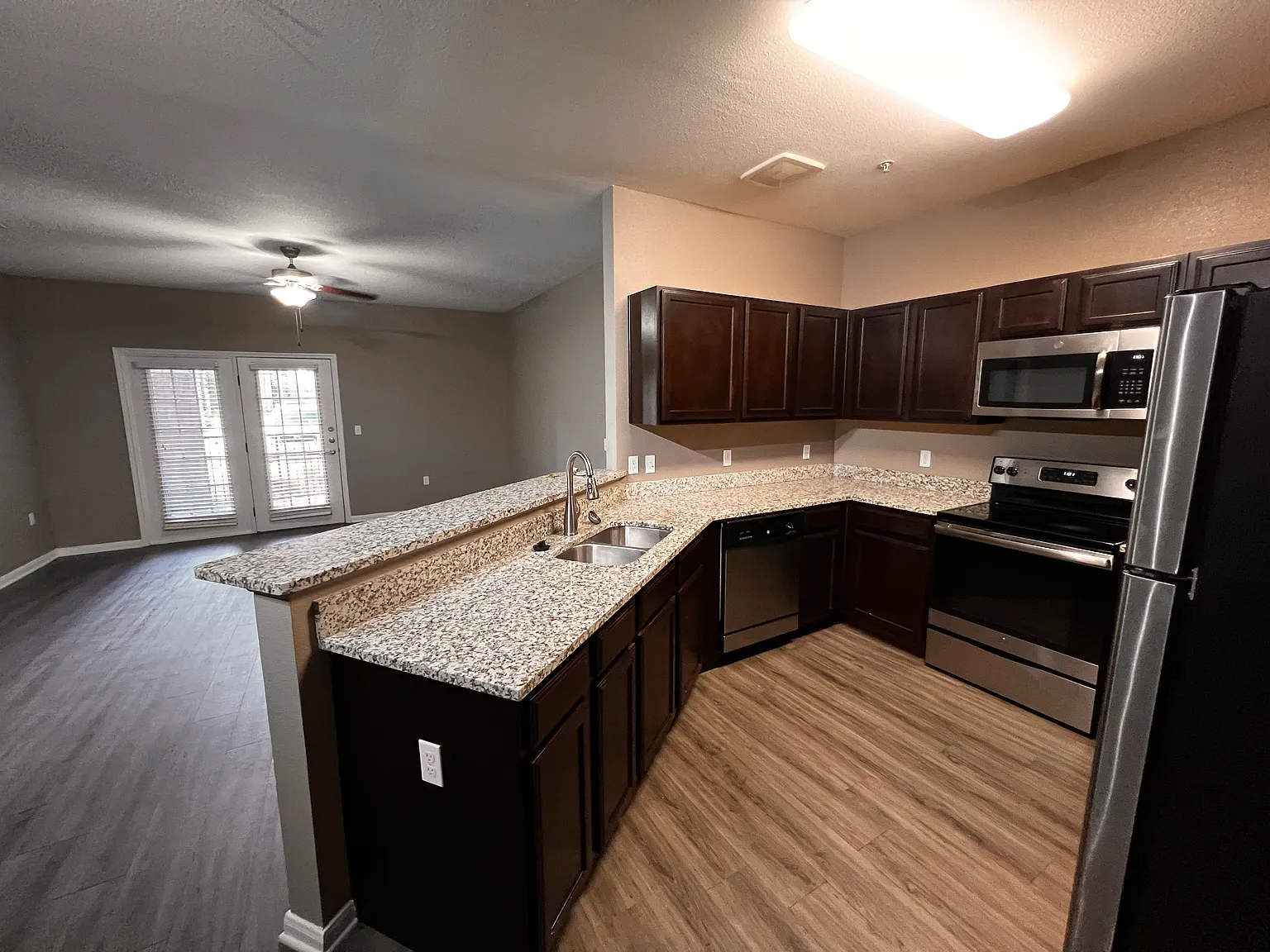 1 bed, 826 sqft, $979 — Photo 1