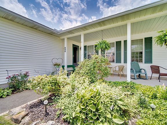 5th image of 606 Bartish Dr