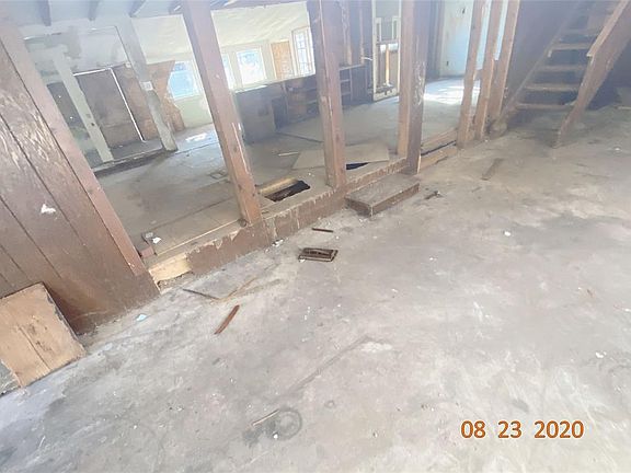 3rd image of 1906 Whispering Oaks St