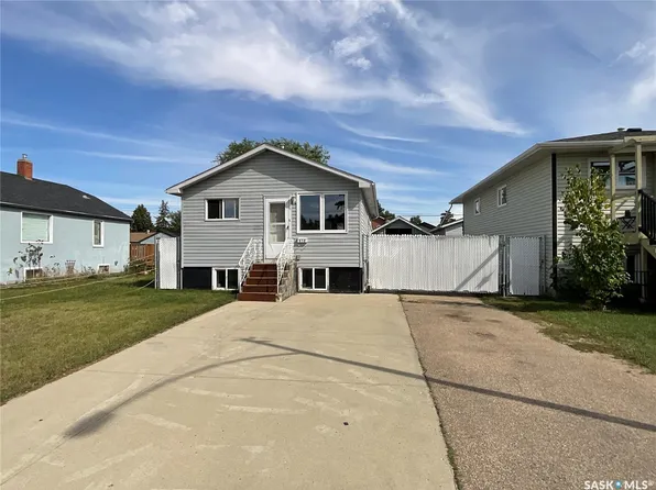 810 O Avenue S, Saskatoon, SK S7M 2S7