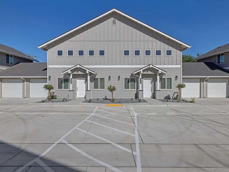 1363 W Grangeville Blvd — Photo 20