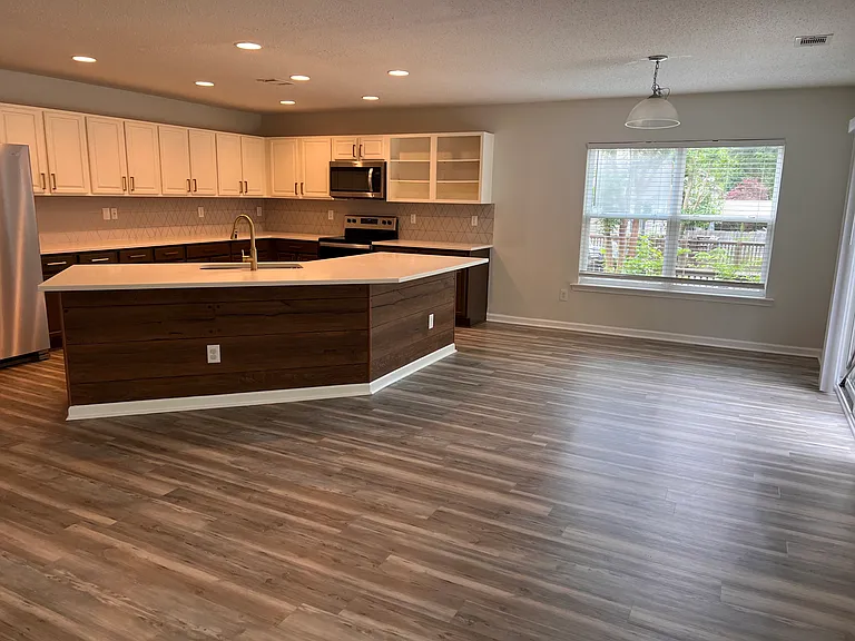 2304 Harwood Hills Ln — Photo 9