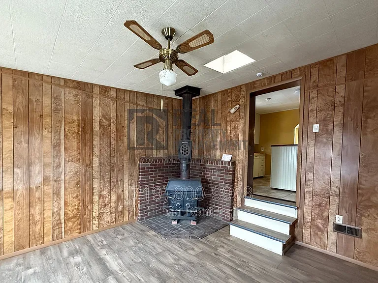 1222 E 3rd St — Photo 8