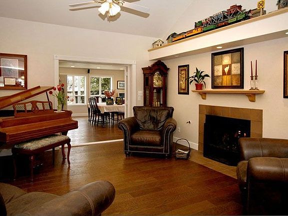 Livingroom with vaulted ceilings!