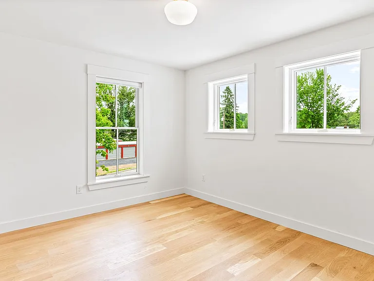 55 Weston Ave — Photo 24