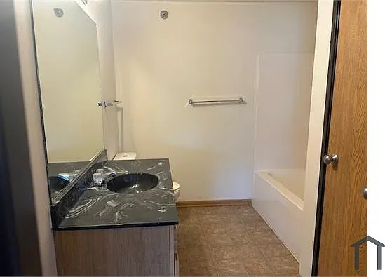 6009 Creston Ave — Photo 17