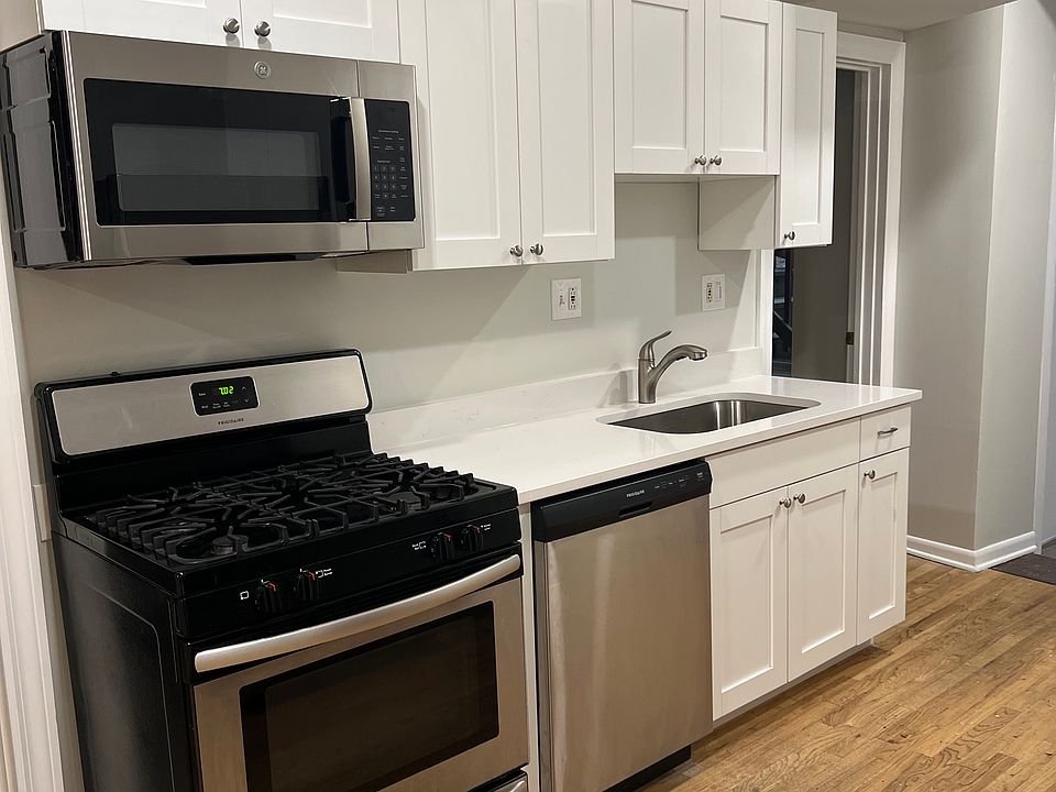 1st image of 3407 N Paulina St Unit 2
