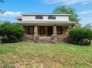 129 Hickory Trl, Mountainburg, AR 72946