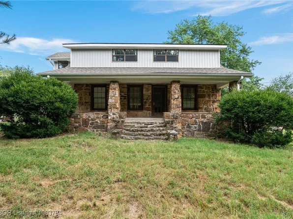 129 Hickory Trl, Mountainburg, AR 72946
