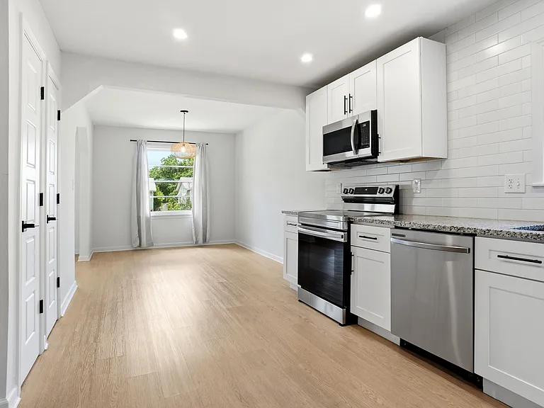 209 Westfork Dr — Photo 3