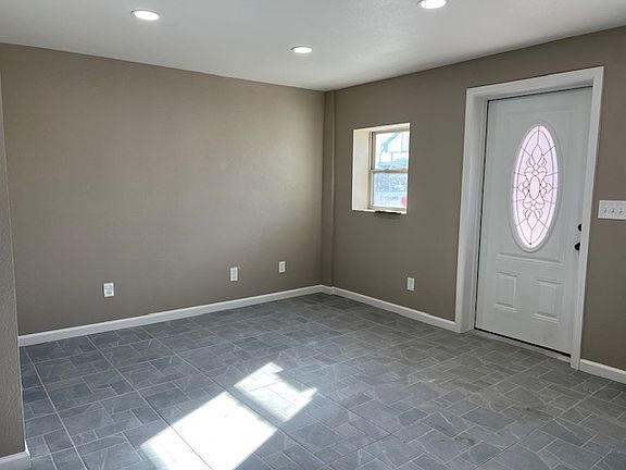 3rd image of 202 1/2 N Morris St