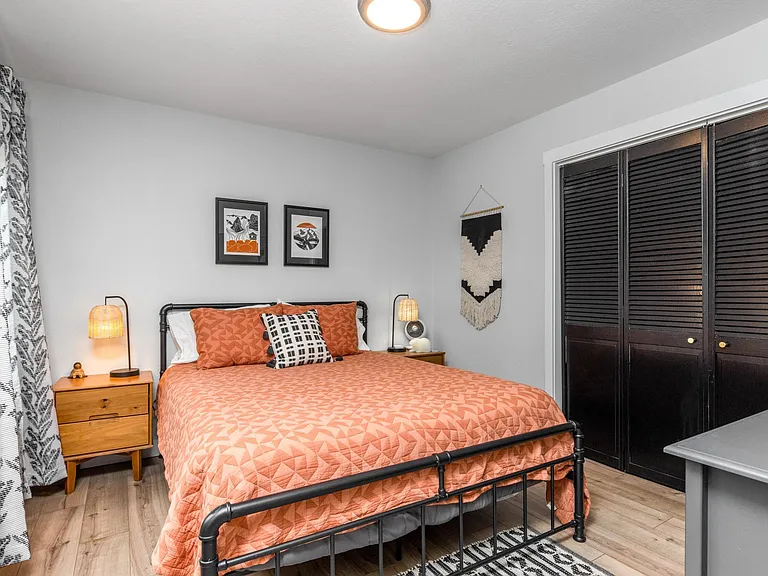 bedroom 1, queen sized bed