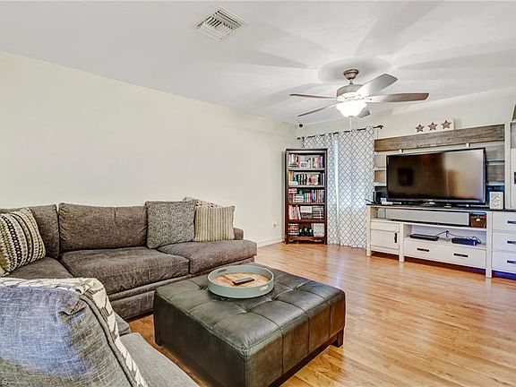 4th image of 1700 SE 20th St
