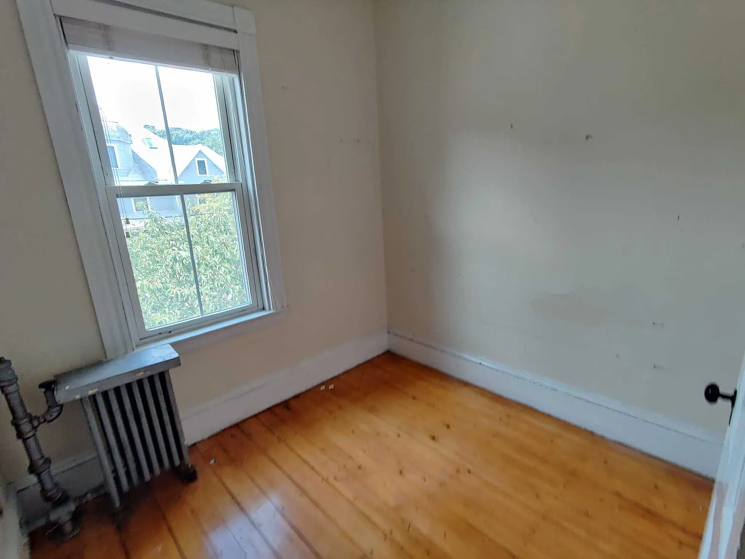 4 bed, 1.5 bath, $3,750 — Photo 2