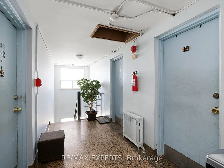 3261A Lakeshore Rd W #101 — Photo 50