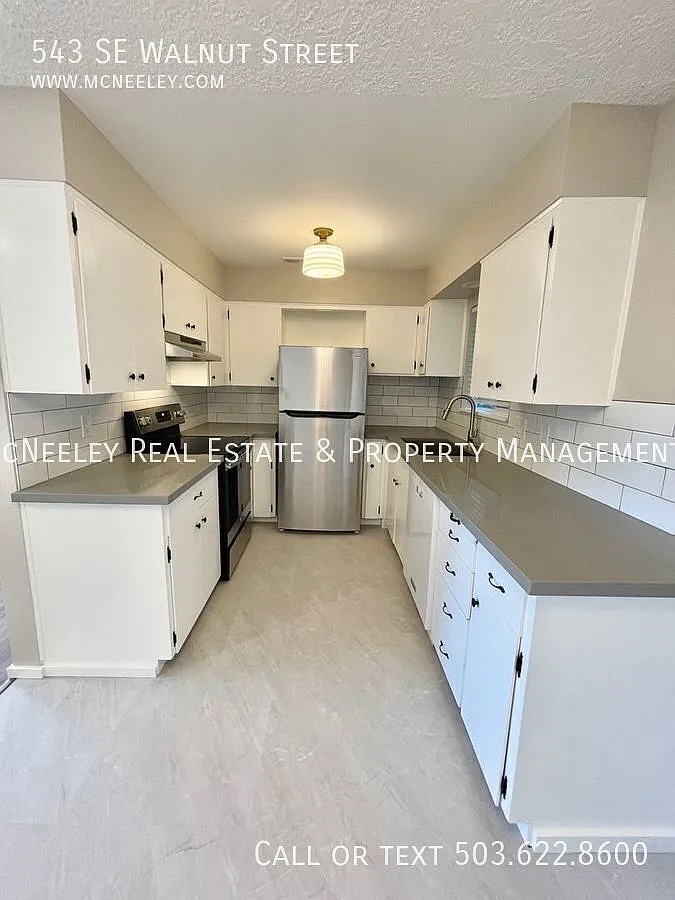 Welcome Home to This Charming Hillsboro Condo! — Photo 2