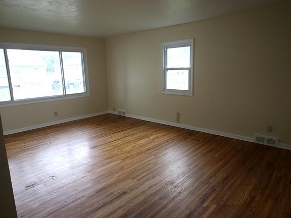 4th image of 3221 Reed Dr