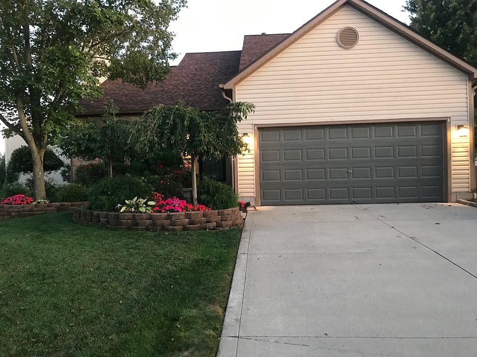 1st image of 525 W River Dr
