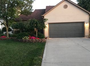 525 W River Dr, Grove City, OH