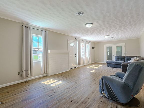 3rd image of 2331 Webb Rd