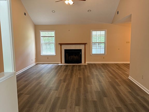 Livingroom w/FP