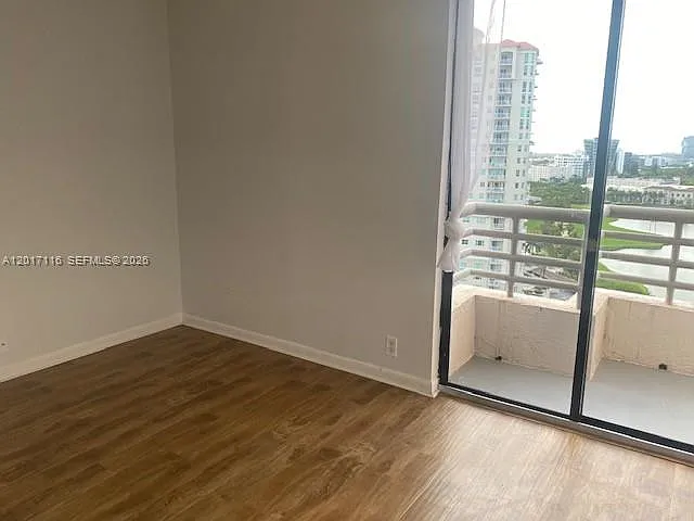 2 bed, 1302 sqft, $2,920 — Photo 3