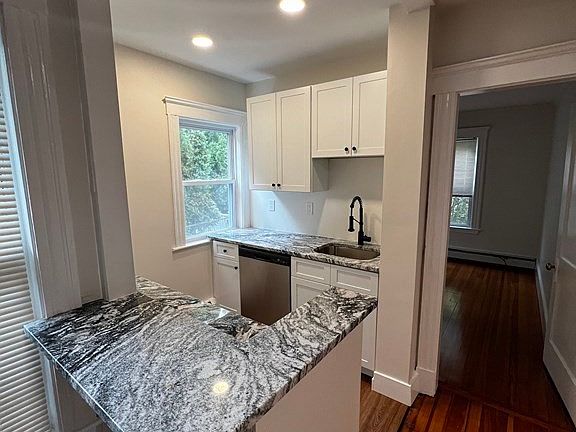 3rd image of 6 Glendale St #L