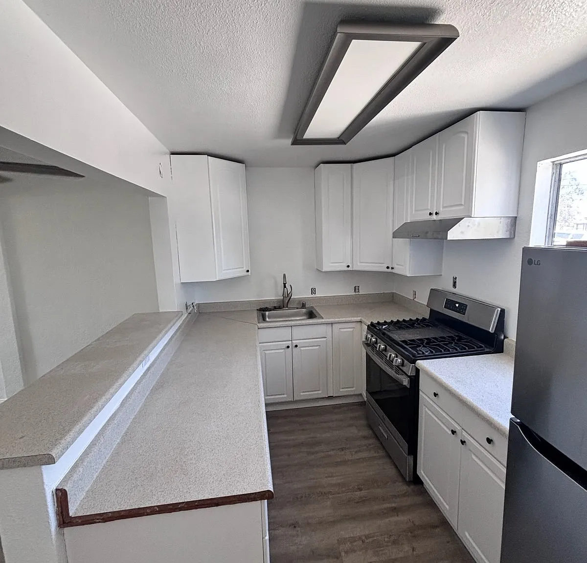 2345 E Jewett St — Photo 2
