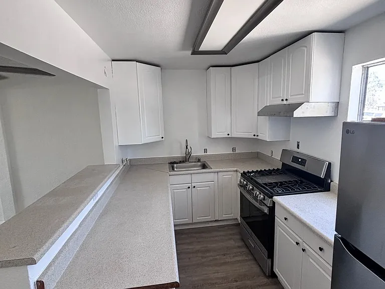 2345 E Jewett St — Photo 8